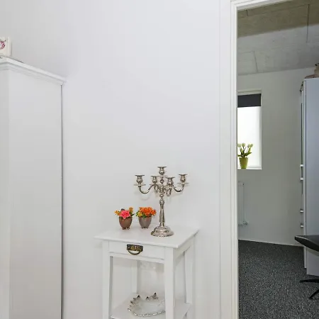 Apartment Iii *