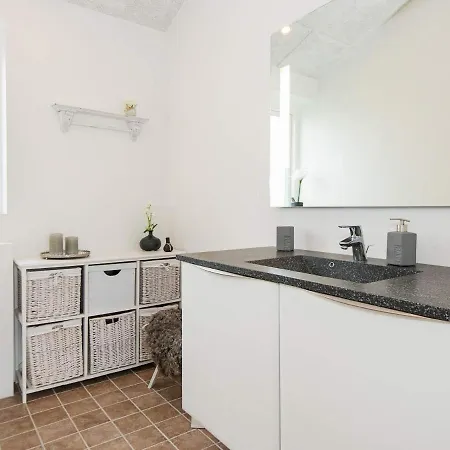 Iii Apartment
