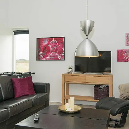 Apartment Iii *